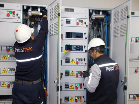 Endüstriyel Elektrik Taahhüt ve Montaj — PetroTek uygulama fotoğrafı 6